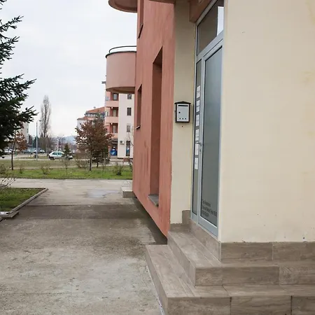 Apartment Top *